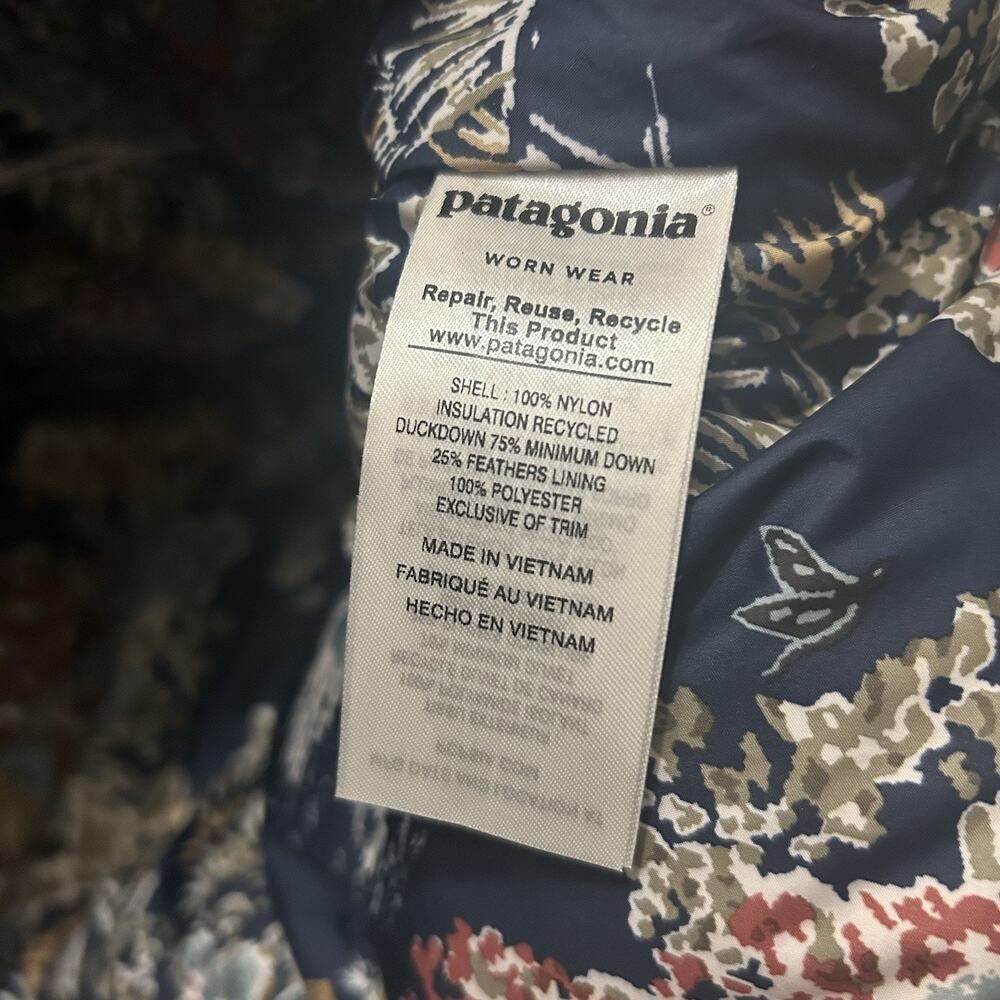 Patagonia Women’s Bivy Hooded Down Vest Size Large Cute Lining - Picture 4 of 7